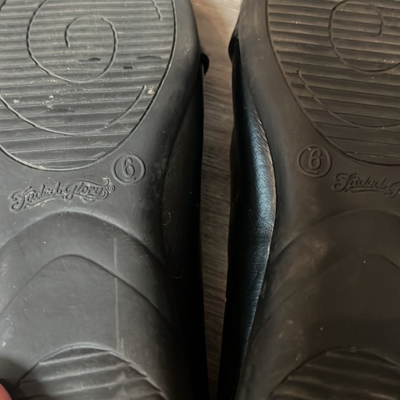 Black Flats-Size 6 - Picture 8 of 8
